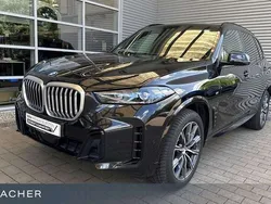 Saphirschwarz metallic Gebraucht 2024 BMW X5 M Sport SUV | 89.349 € (Superpreis)