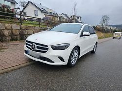 Weiß Gebraucht 2019 Mercedes B220 Van / Kleinbus | 23.200 € (Fairer Preis)