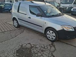 Grau Gebraucht 2009 Skoda Roomster Van / Kleinbus | 1.900 €