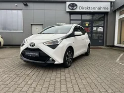 Pianosaweiß (weiß) Gebraucht 2019 Toyota Aygo X-play Kleinwagen | 11.985 € (Teuer)