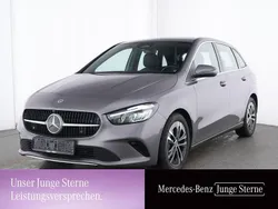 Grau Gebraucht 2024 Mercedes B200 Progressive Van / Kleinbus | 31.850 € (Fairer Preis)