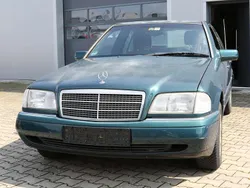 Grün Gebraucht 1995 Mercedes C200 Limousine | 3.290 €