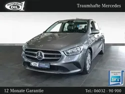 Grau (mountaingrau met.) Gebraucht 2019 Mercedes B180 Van / Kleinbus | 19.850 € (Etwas zu teuer)