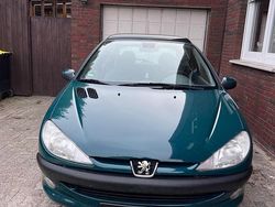 Grün Gebraucht 2000 Peugeot 206 Kleinwagen | 2.400 €