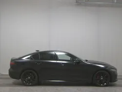 Schwarz Gebraucht 2021 Jaguar XE R-Dynamic Limousine | 17.980 € (Superpreis)