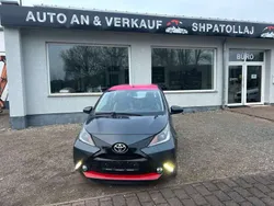 Dark grey mica Gebraucht 2015 Toyota Aygo X-play Kleinwagen | 5.999 € (Guter Preis)