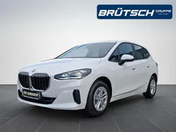 Alpinweiss iii Gebraucht 2024 BMW 218 Active Tourer Luxury Line Van / Kleinbus | 29.980 € (Guter Preis)