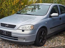 Silber Gebraucht 2002 Opel Astra Selection Limousine | 2.290 € (Etwas zu teuer)