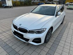 Weiß Gebraucht 2020 BMW 330e M Sport Kombi | 27.500 € (Superpreis)
