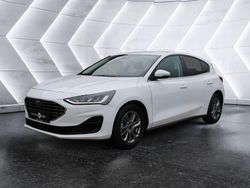 Weiß Gebraucht 2022 Ford Focus Titanium Limousine | 13.400 € (Fairer Preis)