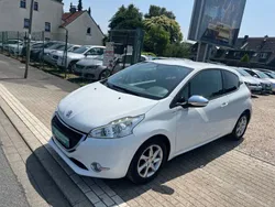 Weiß Gebraucht 2013 Peugeot 208 Style Kleinwagen | 4.999 € (Fairer Preis)
