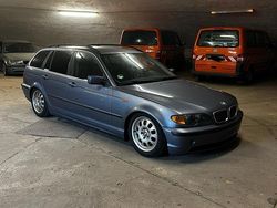Blau Gebraucht 2003 BMW 320 Kombi | 1.950 € (Guter Preis)