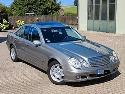 Grau Gebraucht 2004 Mercedes E200 Limousine | 3.200 € (Fairer Preis)