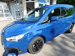 Blau Gebraucht 2023 Mercedes T180 Van / Kleinbus | 24.990 € (Guter Preis)