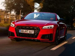 Rot Gebraucht 2019 Audi TT Roadster Comfort Cabrio | 34.500 € (Fairer Preis)