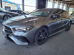 Grau Gebraucht 2024 Mercedes CLA200 Shooting Brake AMG Line Premium Kombi | 33.660 € (Teuer)