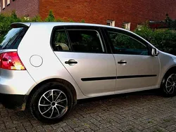 Grau Gebraucht 2004 VW Golf V Limousine | 2.800 €