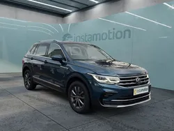 Blau Gebraucht 2023 VW Tiguan Elegance SUV | 38.839 € (Etwas zu teuer)