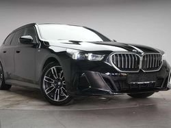 Black sapphire Gebraucht 2024 BMW 520 M Sport Kombi | 46.990 € (Fairer Preis)