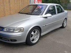 Silber Gebraucht 2000 Opel Vectra Limousine | 3.900 €