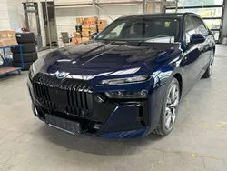 Rot (aventurinrot /schwarz) Gebraucht 2024 BMW i7 Executive Limousine | 138.900 € (Teuer)