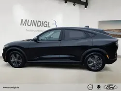 Iridiumschwarz metallic Gebraucht 2021 Ford Mustang Mach-E Basis SUV | 33.750 € (Etwas zu teuer)