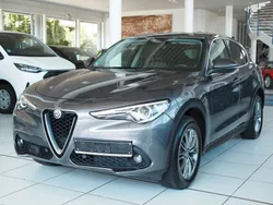 Grau Gebraucht 2017 Alfa Romeo Stelvio Super SUV | 20.950 € (Fairer Preis)