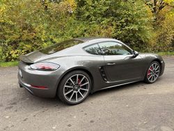 Grau Gebraucht 2017 Porsche Cayman Chrono Coupé | 64.300 €