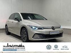Silber Gebraucht 2023 VW Golf VIII Move Kleinwagen | 22.990 € (Guter Preis)