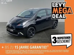 Black mica Gebraucht 2016 Toyota Aygo X-play Kleinwagen | 8.998 € (Etwas zu teuer)
