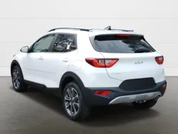 Weiß Gebraucht 2022 Kia Stonic SUV | 19.900 € (Fairer Preis)