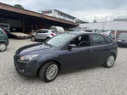 Grau Gebraucht 2011 Ford Focus Limousine | 2.550 € (Guter Preis)
