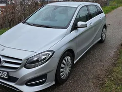 Silber Gebraucht 2017 Mercedes B180 Van / Kleinbus | 16.500 €
