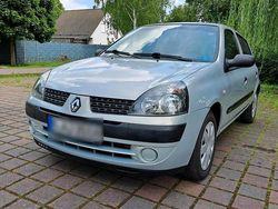 Silber Gebraucht 2004 Renault Clio II Kleinwagen | 1.950 € (Fairer Preis)