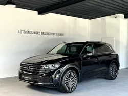 Grenadillschwarz metallic Gebraucht 2023 VW Touareg Elegance SUV | 64.990 € (Etwas zu teuer)