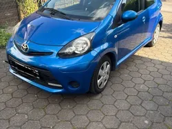 Blau Gebraucht 2014 Toyota Aygo Kleinwagen | 4.300 € (Guter Preis)