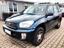 Grün Gebraucht 2002 Toyota RAV4 SUV | 2.500 € (Superpreis)