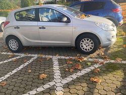 Grau Gebraucht 2011 Hyundai i20 Classic Limousine | 2.600 € (Guter Preis)