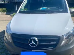 Weiß Gebraucht 2022 Mercedes Vito Van / Kleinbus | 23.000 €