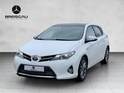 Weiß Gebraucht 2013 Toyota Auris Hybrid Executive Limousine | 10.490 € (Fairer Preis)