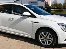 Weiß Gebraucht 2020 Renault Mégane GrandTour Kombi | 15.200 € (Etwas zu teuer)