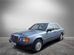 Diamantblacu metallic Gebraucht 1985 Mercedes E230 Limousine | 9.900 €