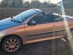 Silber Gebraucht 2002 Peugeot 206 CC Cabrio | 1.995 € (Teuer)