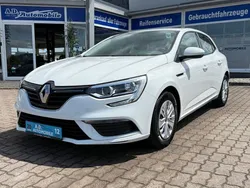 Weiß Gebraucht 2019 Renault Mégane IV Life Limousine | 9.990 € (Superpreis)