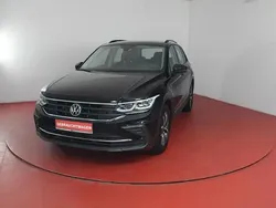 Schwarz (deep black perleffekt) Gebraucht 2020 VW Tiguan Life SUV | 25.988 € (Superpreis)