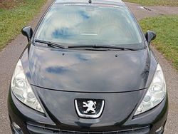 Schwarz Gebraucht 2010 Peugeot 207 CC Roland Garros Cabrio | 5.100 € (Etwas zu teuer)