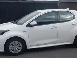 Weiß Gebraucht 2020 Toyota Yaris Hybrid Business Edition Kleinwagen | 11.500 € (Guter Preis)