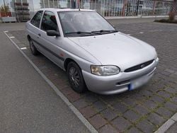 Silber Gebraucht 1998 Ford Escort Limousine | 530 € (Superpreis)