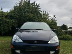 Blau Gebraucht 2000 Ford Focus Kombi | 2.800 € (Etwas zu teuer)