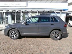 Grau Gebraucht 2023 VW Tiguan Life SUV | 27.900 € (Fairer Preis)